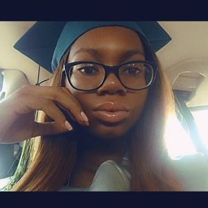 Meet your Posher, Adrienne